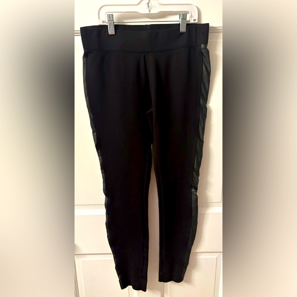 White House Black Market Black Leggings with faux leather Side panels size XS